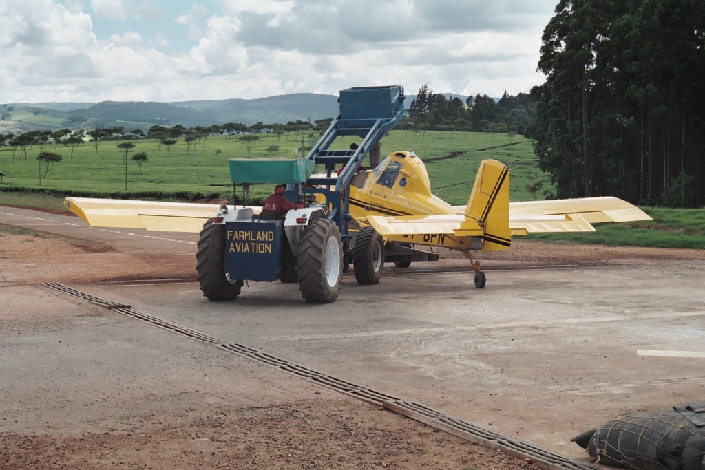 Loading fertiliser for aerial application to tea by ampthillmark