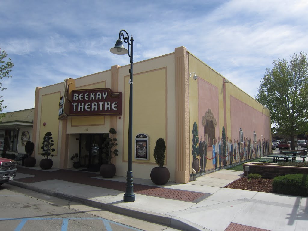 Beekay Theater in Tehachapi, California by Ranger Mosby