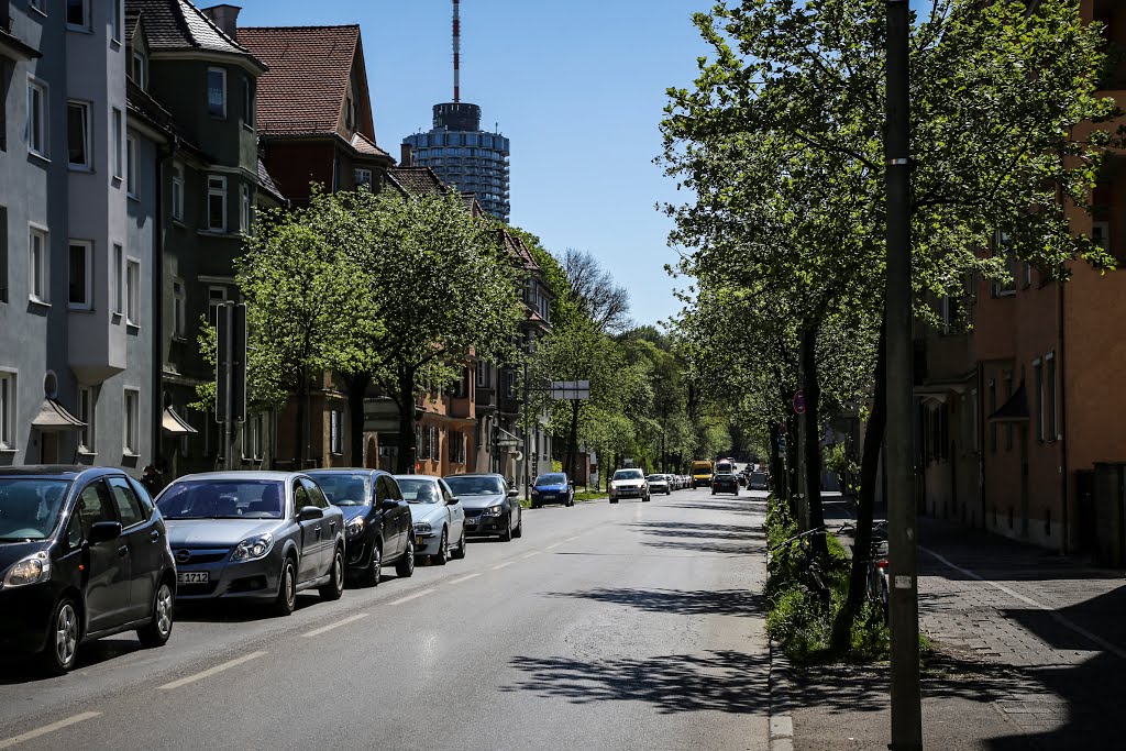 Rosenaustraße mit Hotelturm by hiroorih