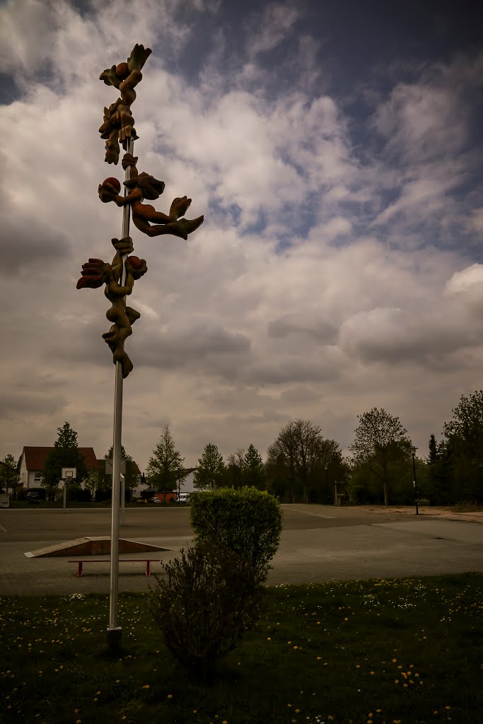 Platz vor der Peter-Creuzberger-Halle in Altdorf by hiroorih