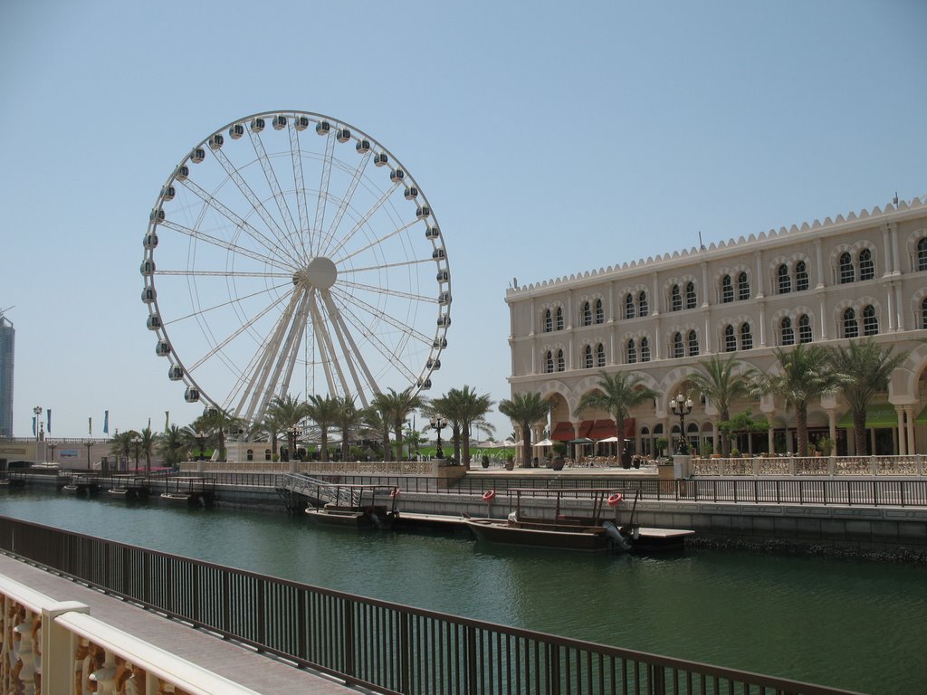 Al Qasba canal by Vania Erthal