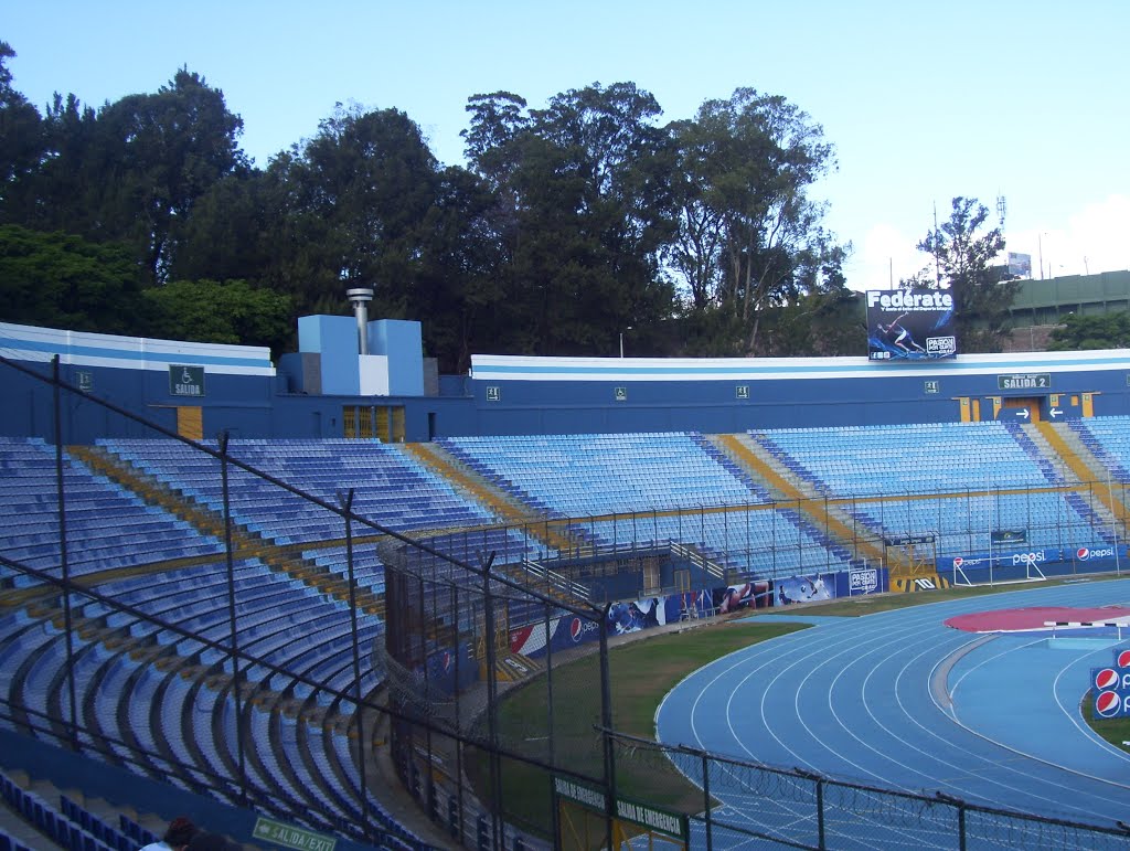 Estadio Mateo Flores, general norte by Jaime Ponce Guay