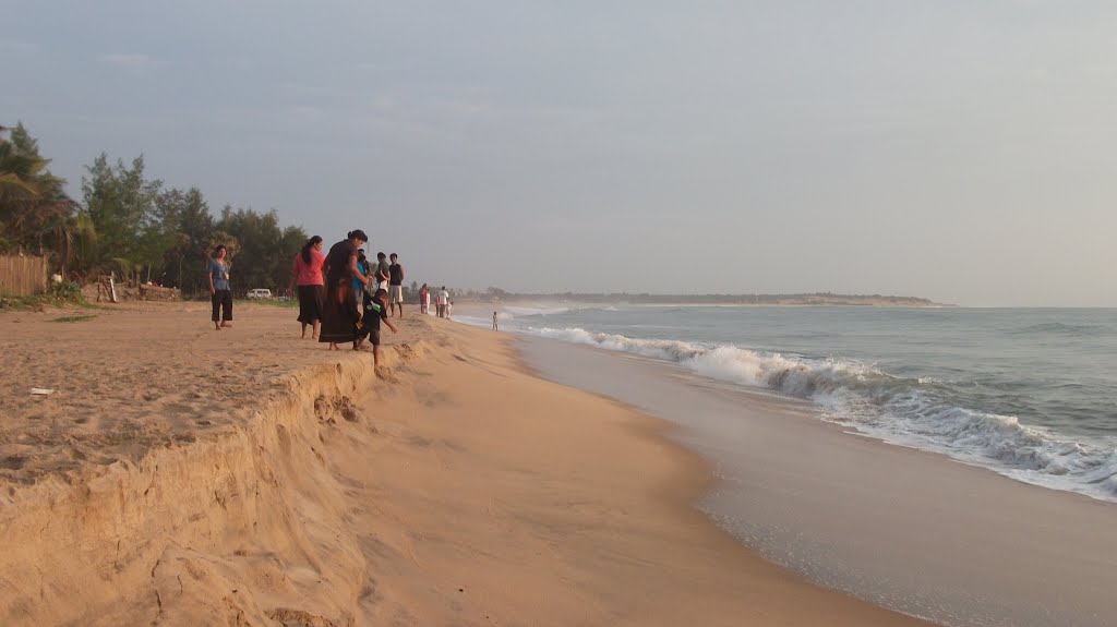 Arugambay Beach - Erosion by Indika Warapitiya