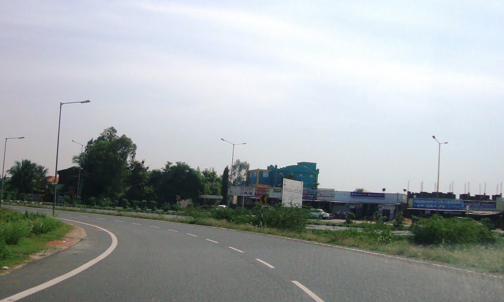 Bajaj Auto Service Station view from Madhuraanthagam Flyover 2300 by dhanasekarangm