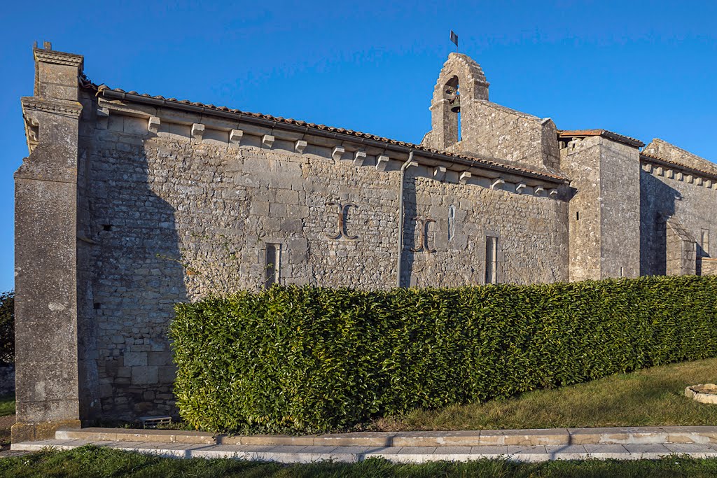 Église Saint Sigismond du XIIème Siècles de SAINT SIGISMOND DE CLERMONT - 17240 by Pierre THIBAULT