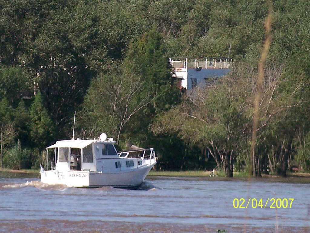 Bajo el puente costa isla al sur camping by Hugo Celiz