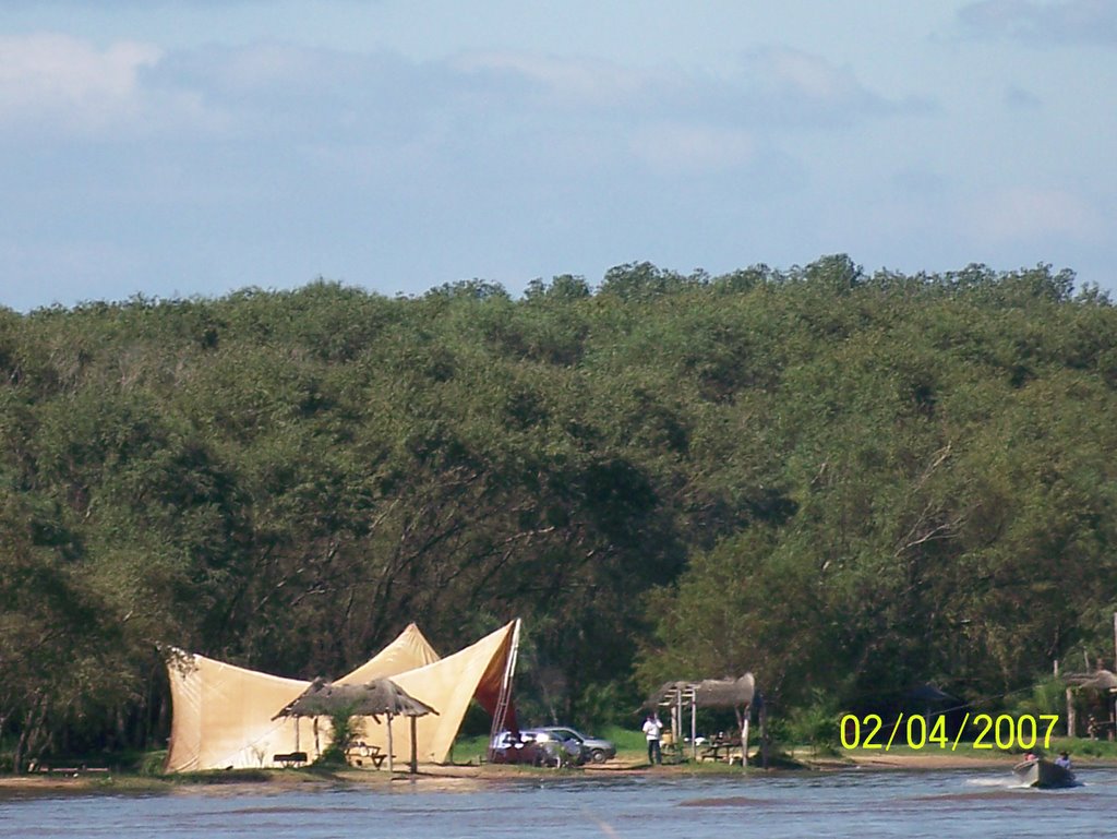 Costa isla camping by Hugo Celiz