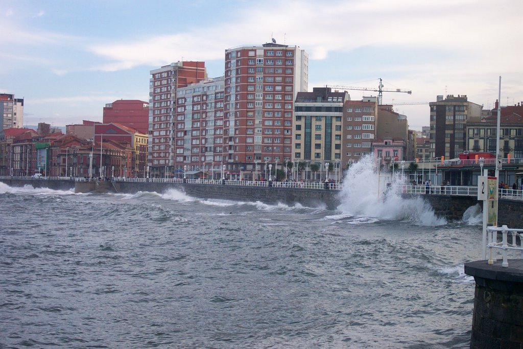 Bahía de San Lorenzo. Gijón, España. by Bruno Unna