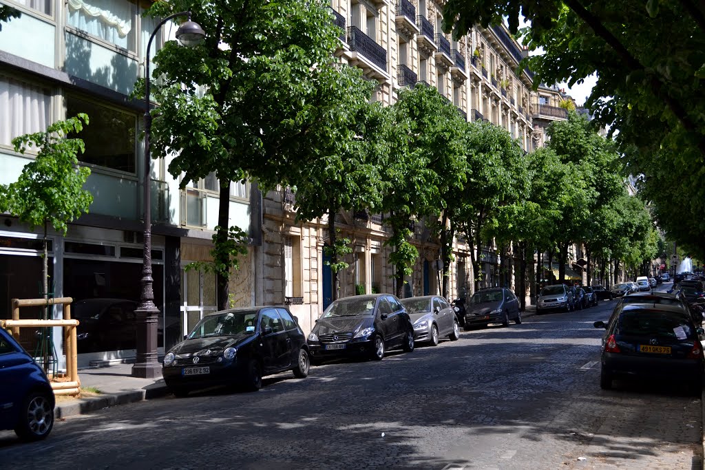 Paris, avenue Bugeaud by Pogromca Gašnič