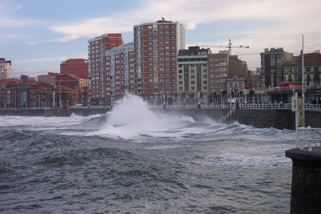 Bahía de San Lorenzo. Gijón, España. by Bruno Unna