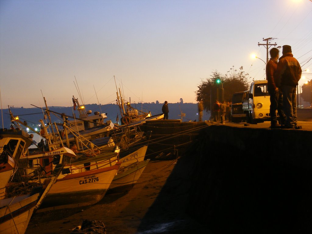 Botes de Dalcahue, Chiloe by Victor Perez C