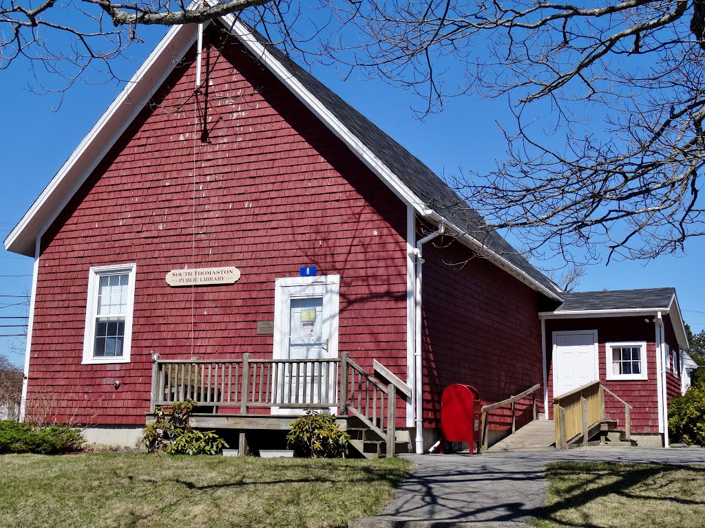 South Thomaston Public Library, a former 1817 one-room schoolhouse, 8 Dublin Rd., South Thomaston, Maine. Restored 1990 in memory of Arlene Hopkins, teacher 1934-1954. by Taoab