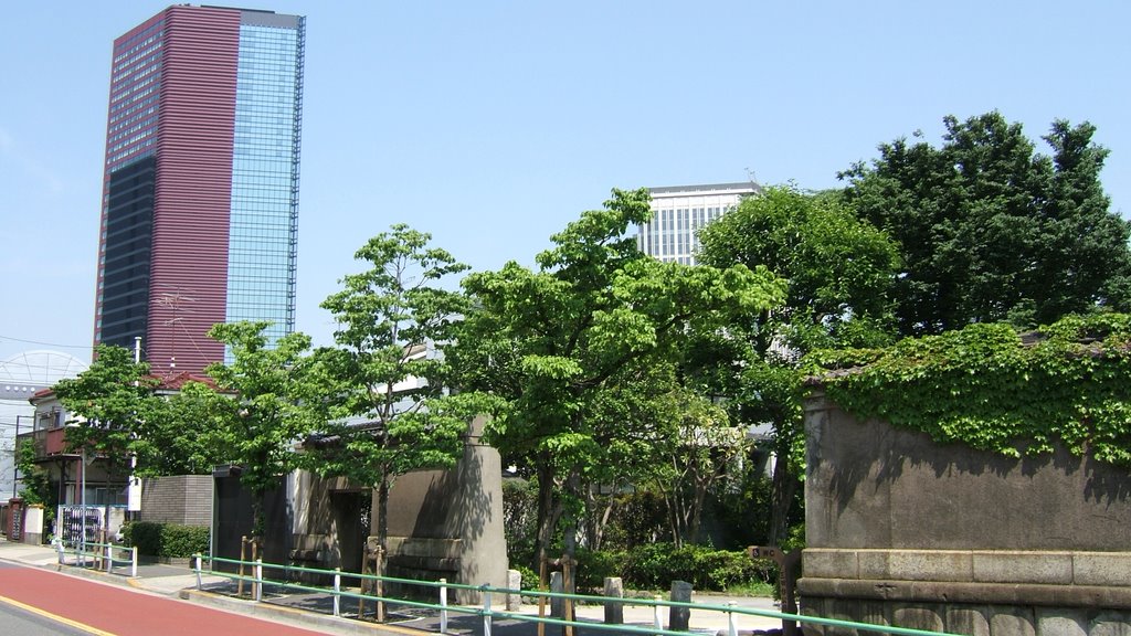 The temple group of the neighborhood in 4-chome, Mita, Minato-ku with the image of the Edo period.江戸時代の面影がある、港区三田３丁目の寺町界隈。 by 7l1ksv