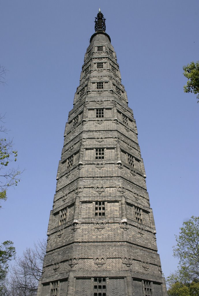 Baochu Pagoda by Mik Clarke