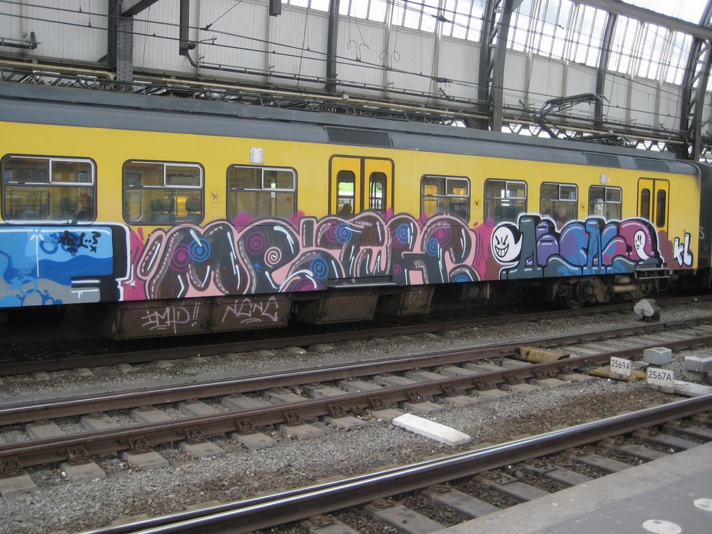 Centraal station (graffiti) by sayko