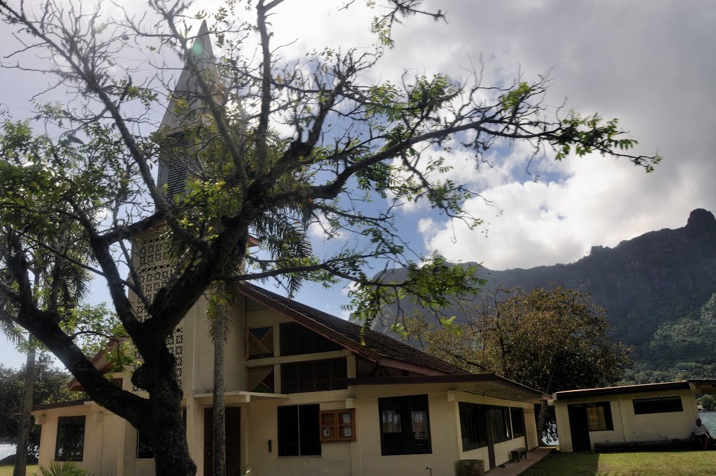 Moorea - Baia di Cook - Chiesa polinesiana by PeppeGiardinella