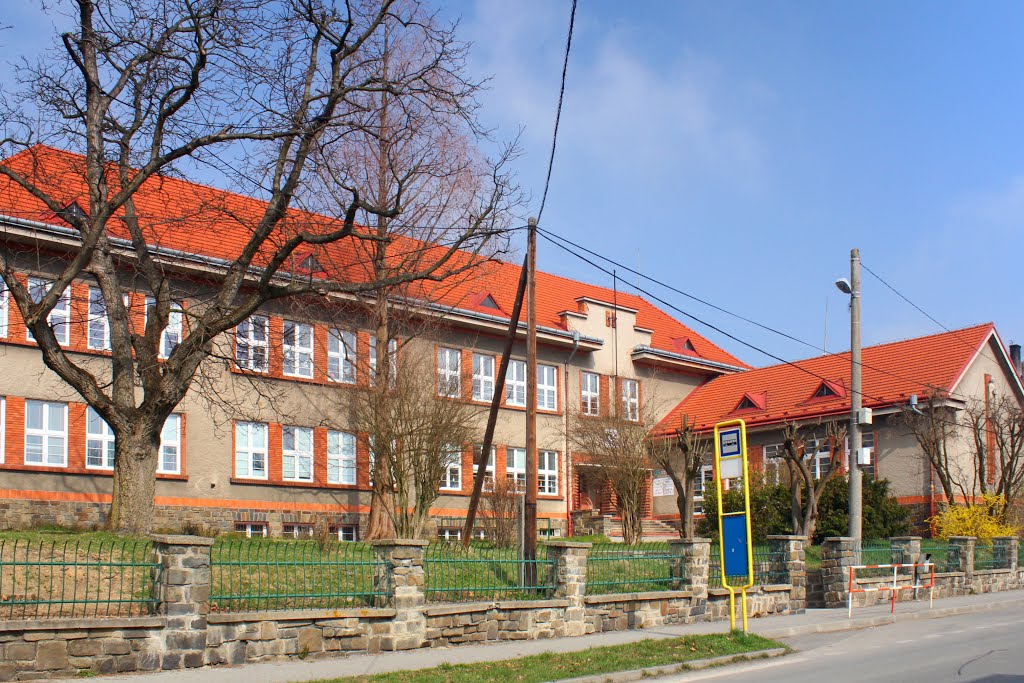 Gymnázium a ZŠ Vítkov by FotoMor