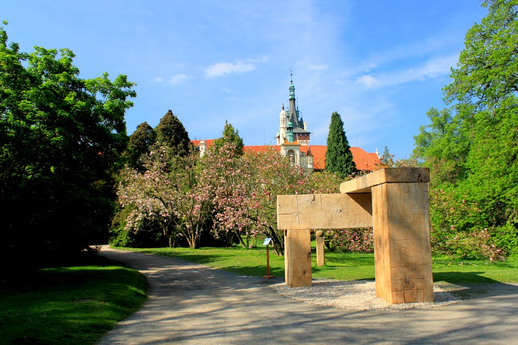 Před Průhonickým zámkem,autor Václav Fiala by Petr Šelkolem