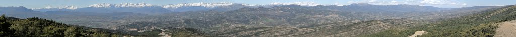 Panoràmica del Pirineu des de Monrepós, des de l'esquerra tenim el Bisaurín, Pic d'Aspe, Collarada, Peña Telera, Tendereña i el massís del Mont Perdut (Taillón, Bretxa de Roland, el Casc, la Torre, Marboré, Cilindre i Mont Perdut) a la dreta les Serres de Sabiñanigo by Josep Pallarès