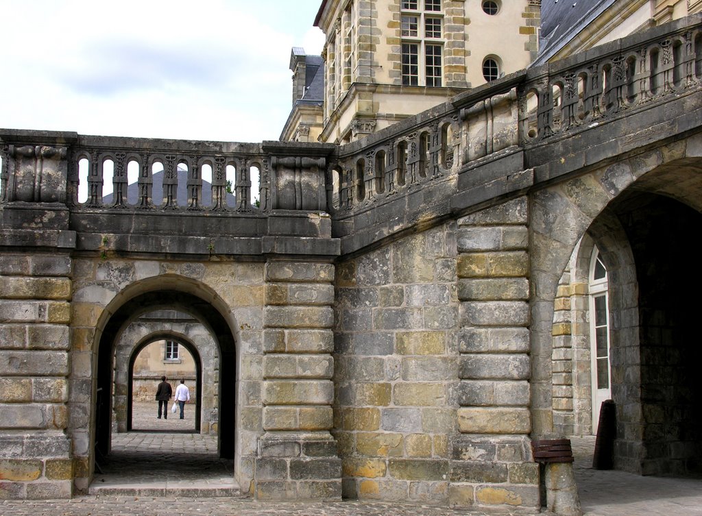 L'escalier du fer à cheval vu de cote...C.Fontainebleau by Timma