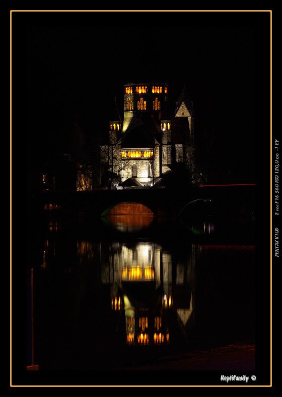 Temple protestant de nuit by reptifamily