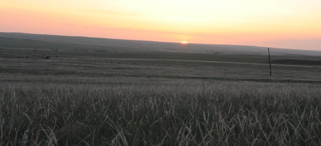 Закат над степью. Sunset at steppe. 2013 by Uhodigger (Leonid Illarionov)