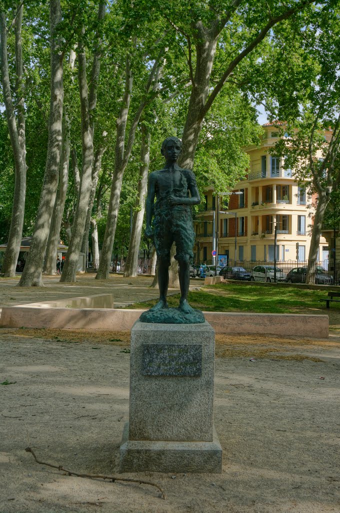 Statue "le Méprisé" by Pierre M.