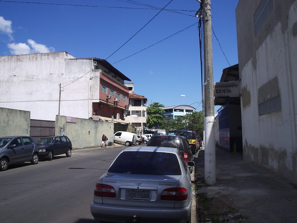 Rua Leoni de Souza Guedes, Iha de Monte Belo. Vista da esquina com Avenida Vitória. by ncssilveira