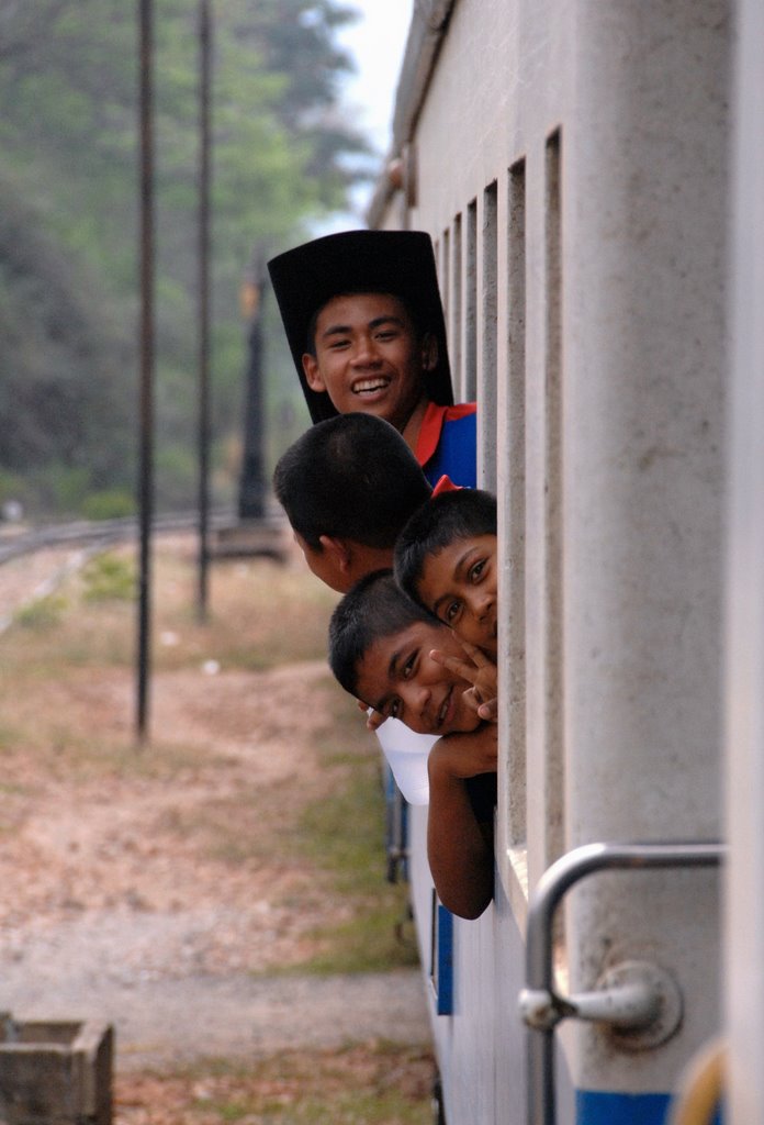 Thailand - Im Zug nach Kanchanaburi by © Sonny☼