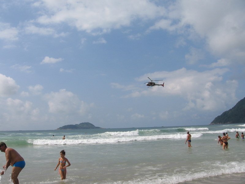 Praia do Tombo - Guarujá, Brasil by Wagner Picolo