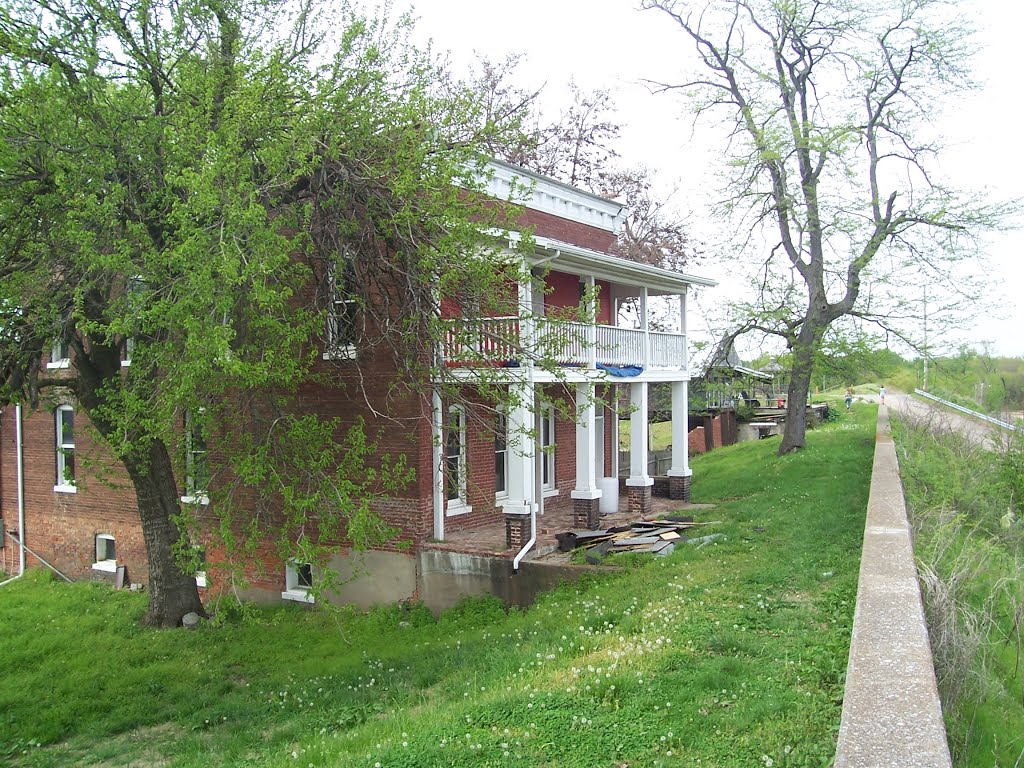 Shawneetown Hotel Historic Site.....(1622394350) by 1622394350