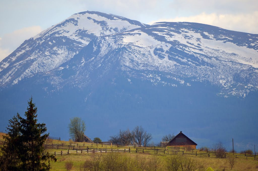 Big Mountain and the small house by volnat