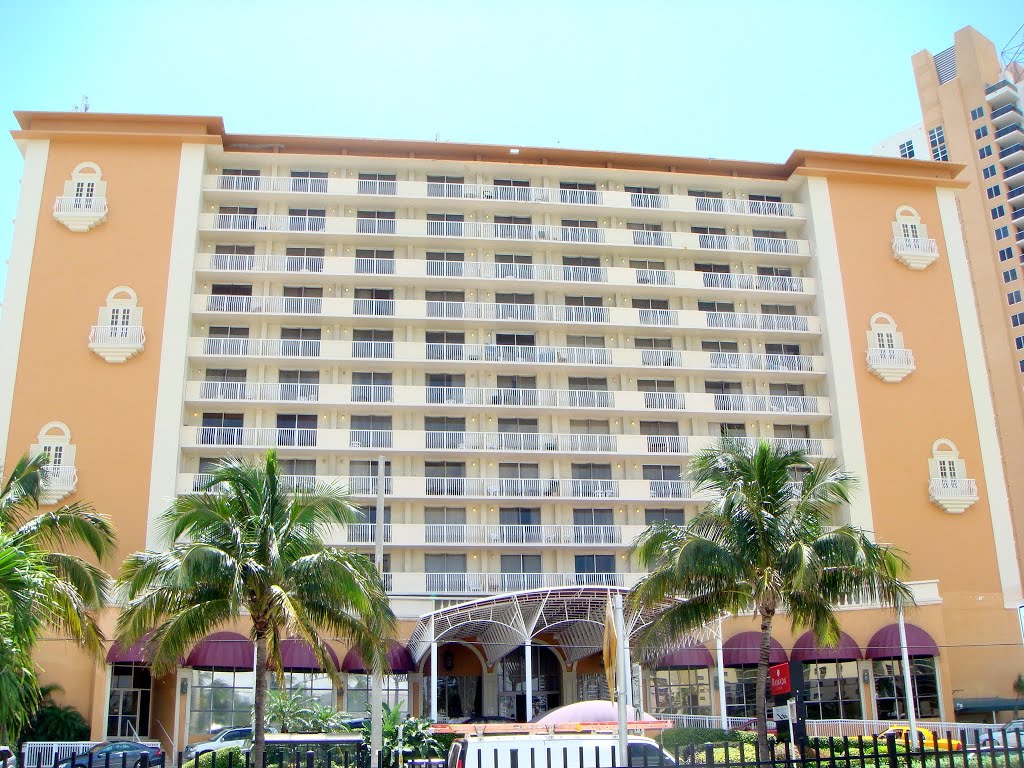 Ramada Plaza Marco Polo Beach Resort by Ron Bleeker