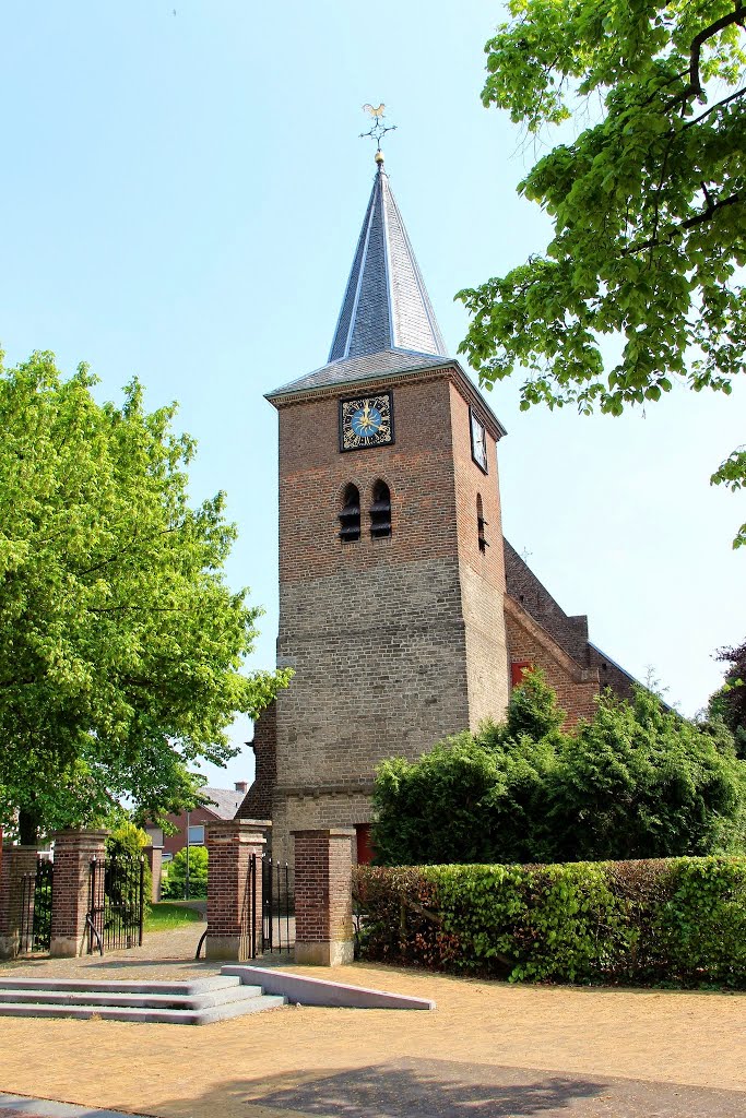 Valburg - Kerkplein 6 : Hervormde kerk by Scholte