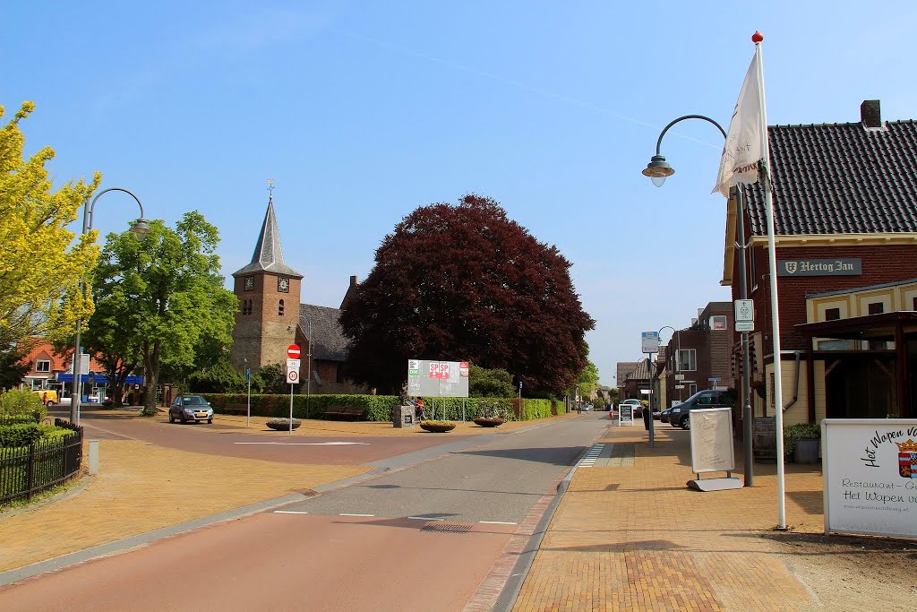 Valburg - Hoek Tielsestraat / Kerkplein by Scholte