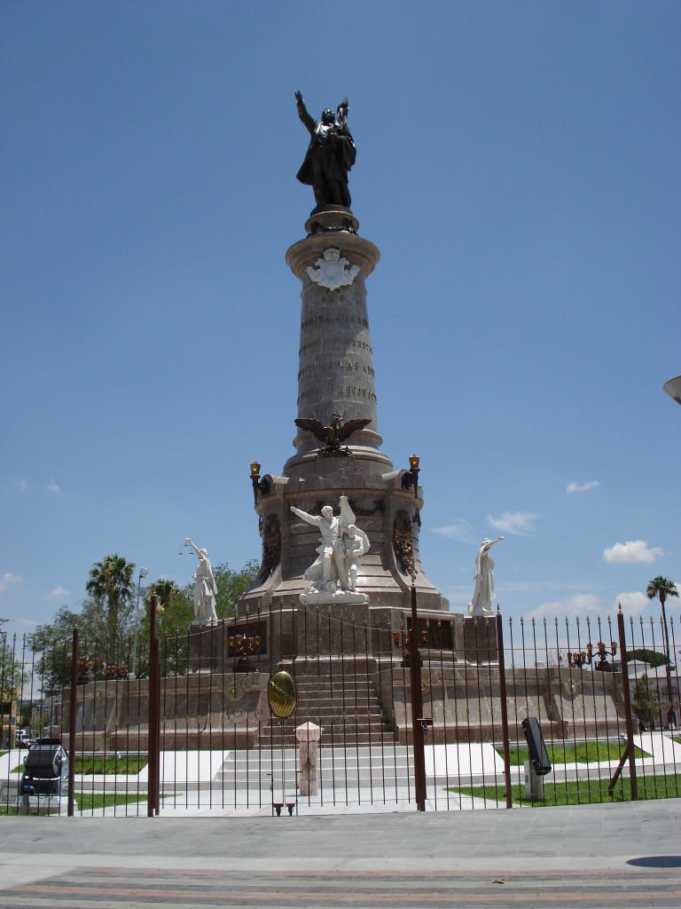 Monumento a Benito Juarez, Centro by Luis C. Barrientos