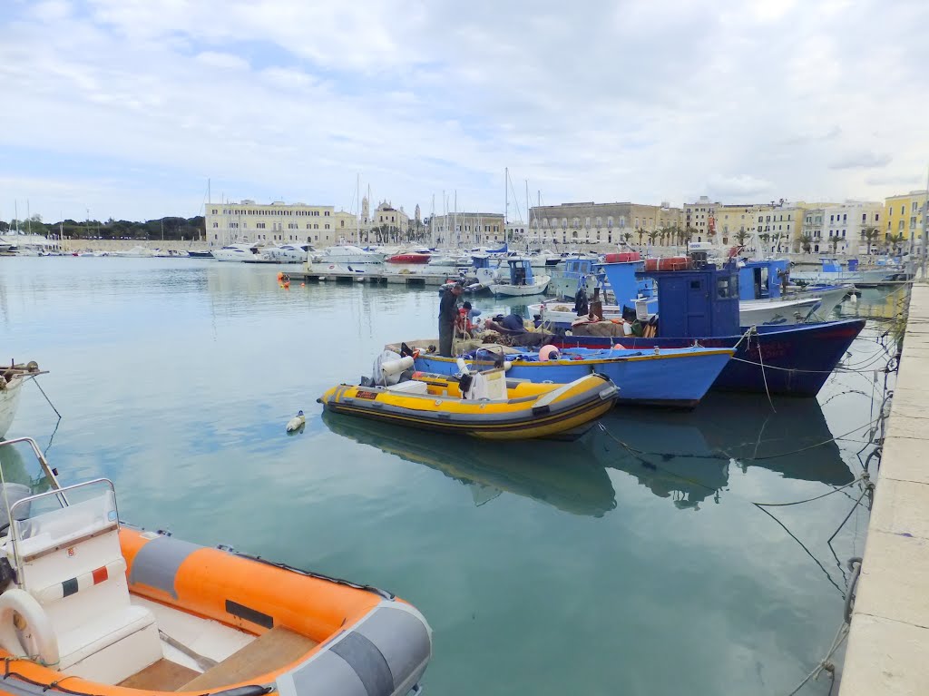 Trani harbour by muba