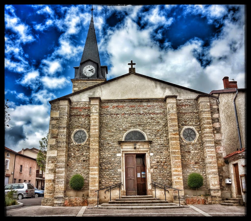 Sainte Consorce : la façade de l'église by Matopée