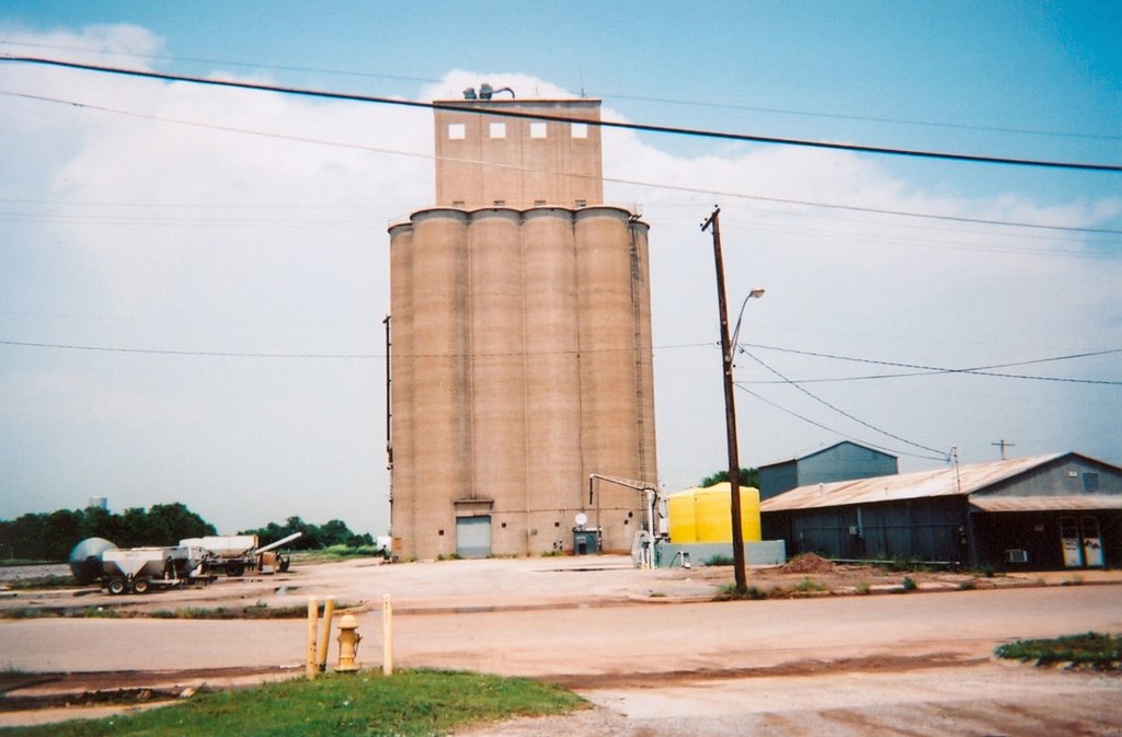 Farmer's Co-op Elevator listed on the National Register of Historical Places in Hennessey OK by BudinOK