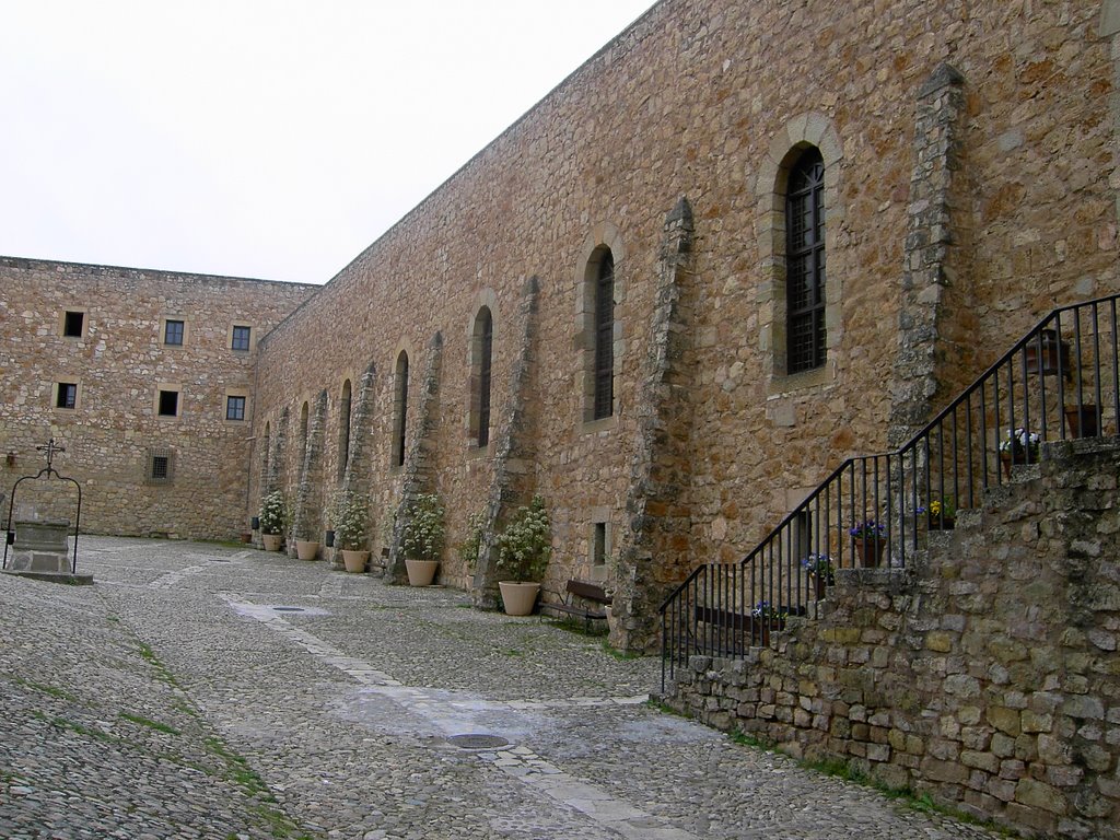 Sigüenza: Patio de Armas by Rosaflor G.