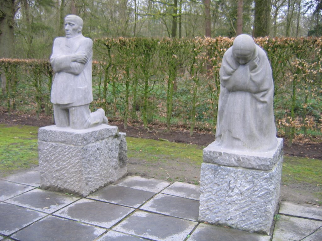 Vladslo - Duits militair kerkhof - Treurend echtpaar van Käthe Kollwitz by albertoke