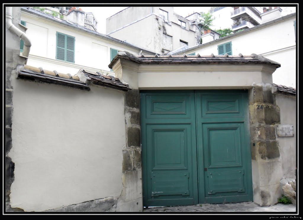 Paris.- Rue Berton.- la Borne Passy-Auteuil by Pierre-André Leclercq