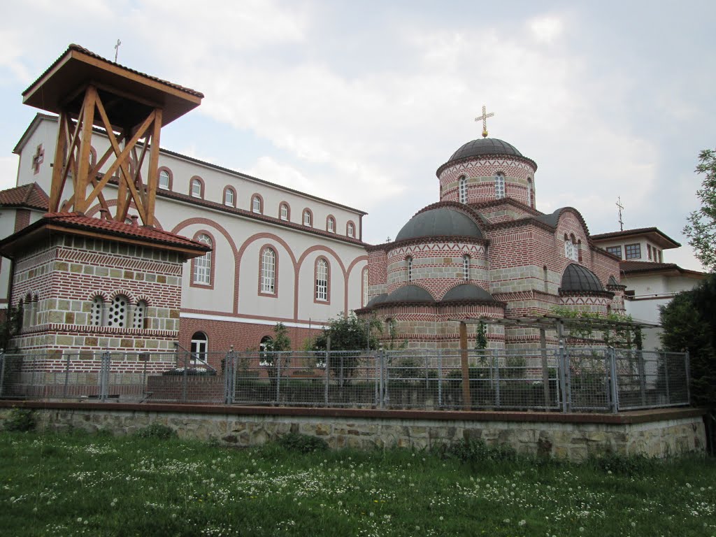 Griechische orthodoxe Gemeinde der hl. drei Hierarchen und Antiochenische orthodoxe Gemeinde - Hannover-List Mengendamm 16b by eskiniwach