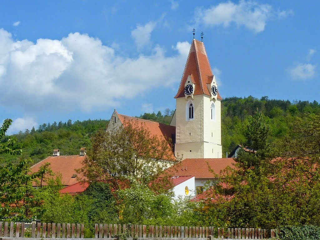 Kath. Pfarrkirche Hl. Agnes (und Friedhof) [D], Schönberg a. K. http://upload.wikimedia.org/wikipedia/commons/6/6d/Sch%C3%B6nberg_am_Kamp_-_Kirche.JPG by fuzzy_von_steyr