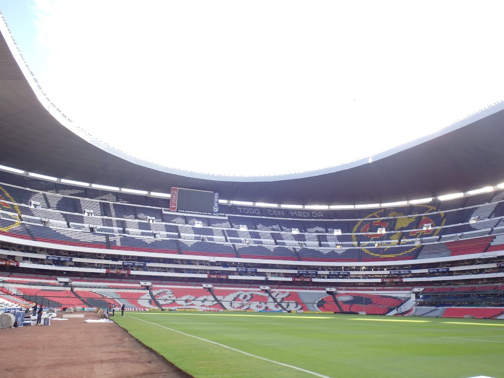 Estadio Azteca by Ivan Boada