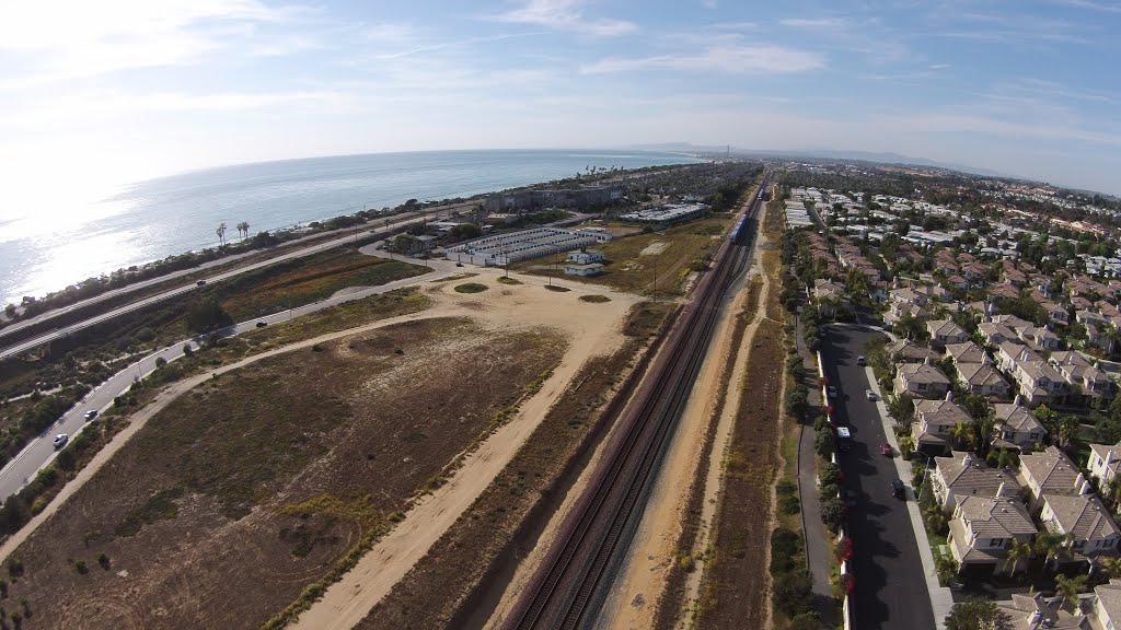 San Pacifico and the railroad tracks by EricHanscom