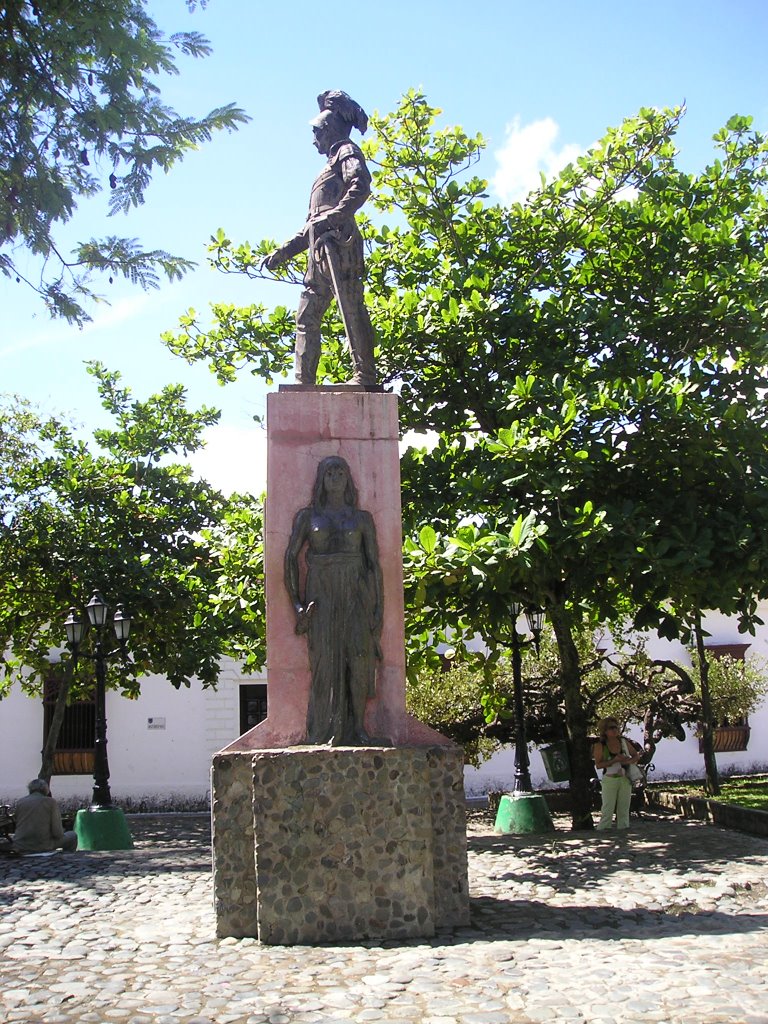 Monumentos al Mariscal Jorge Robledo y la mujer Indígena by Sergio Correa Maya