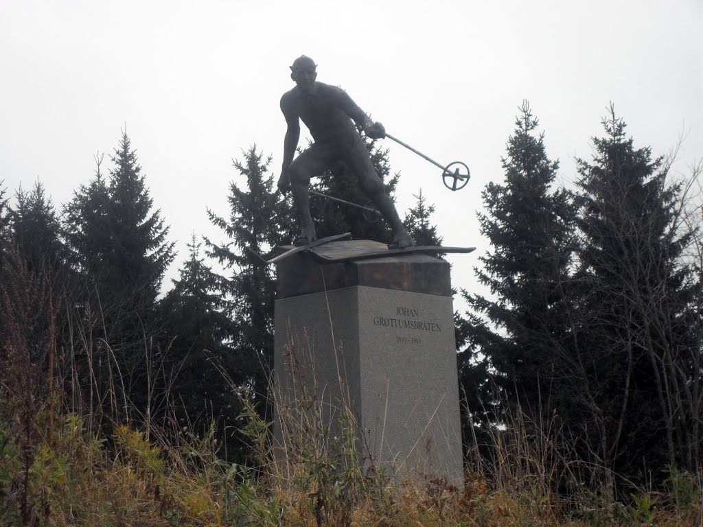 Johan Grottumsbraten statue by hordet