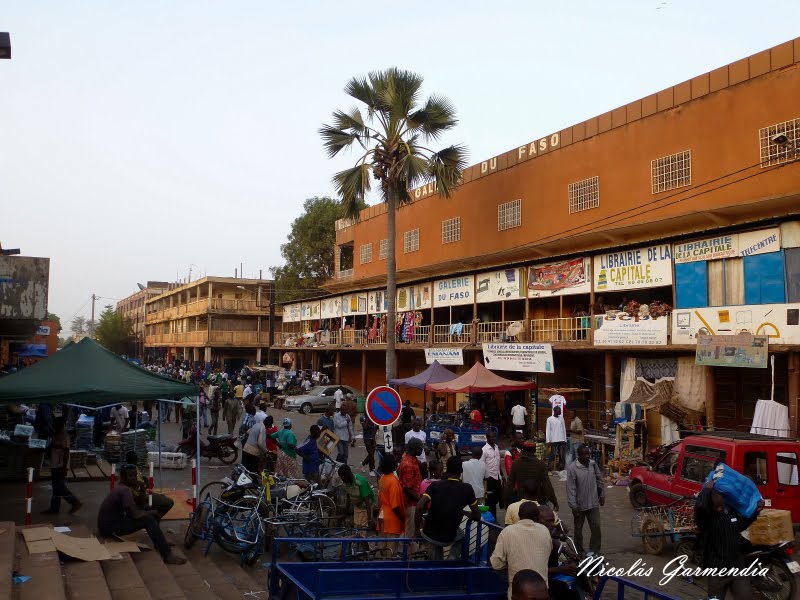 Mercado Ouagadougou by Nicolás Garmendia