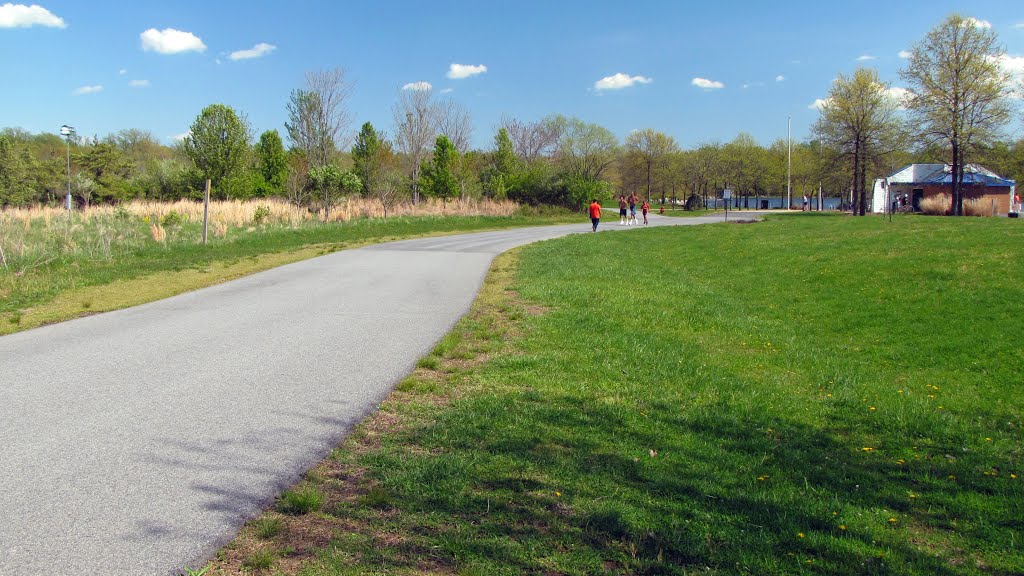 Path around Lake Artemesia by SchuminWeb